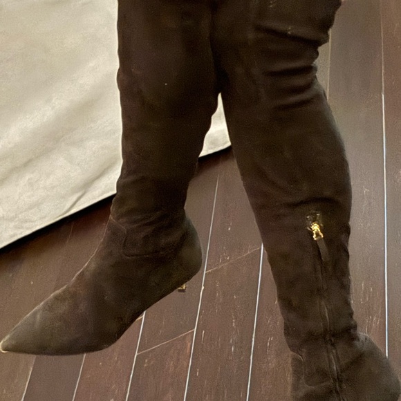 Valentino Garavani Black Over-the-Knee Suede Boots, size 39. - Picture 11 of 15